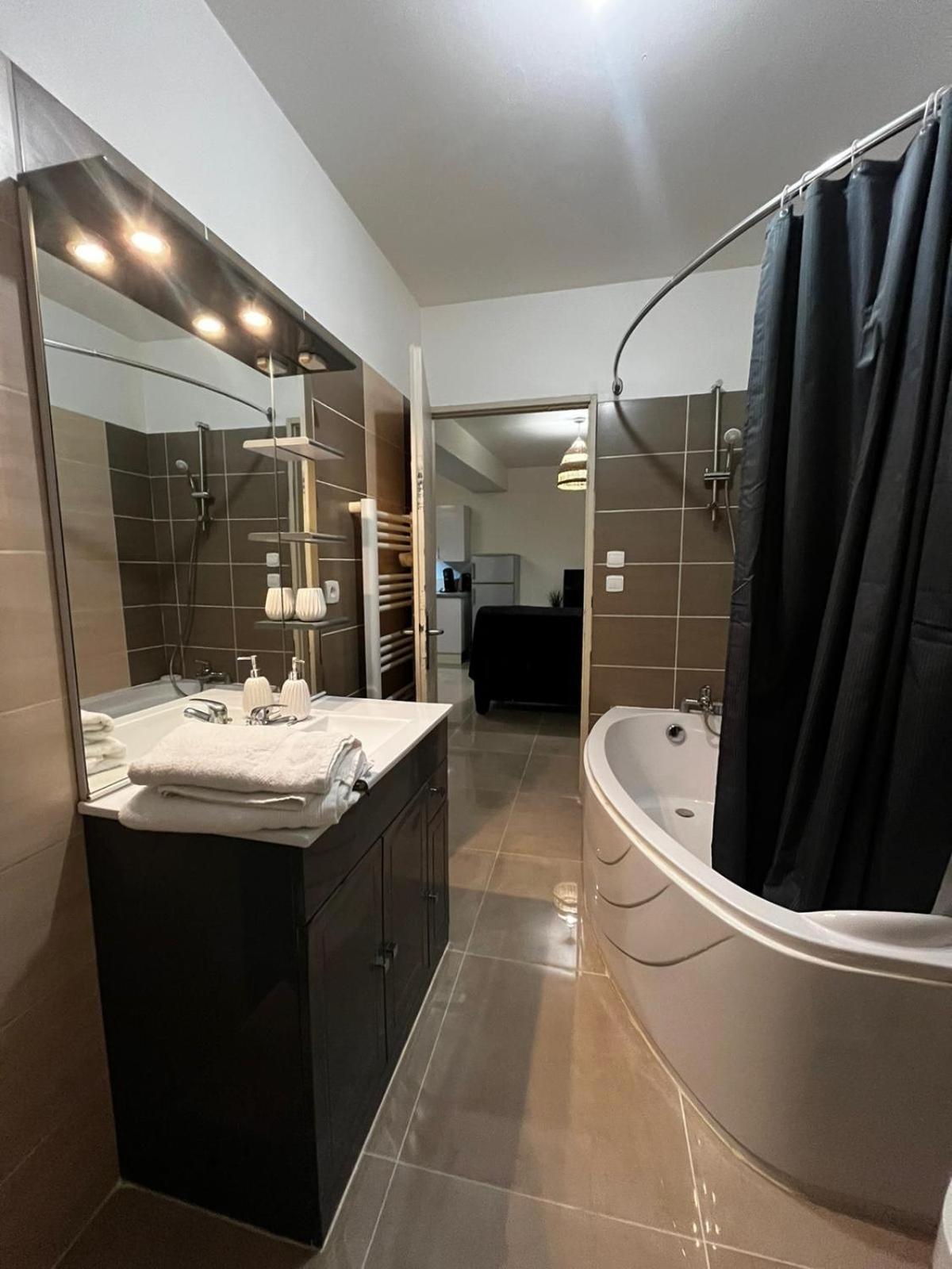 Appartement Des Carmes Nîmes Eksteriør bilde