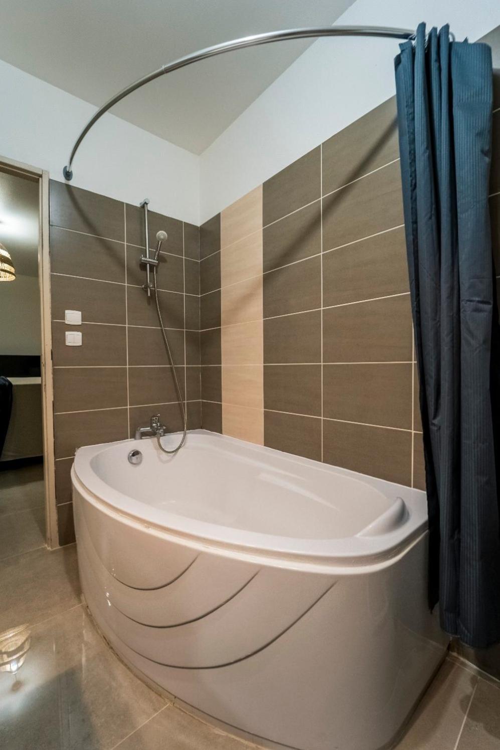 Appartement Des Carmes Nîmes Eksteriør bilde